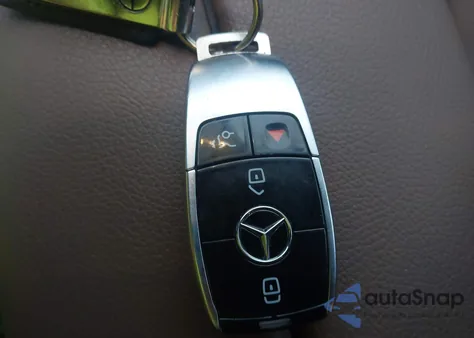 2018 Mercedes-Benz E 300 4Matic из США, поврежденный, VIN WDDZF4KBXJA436593